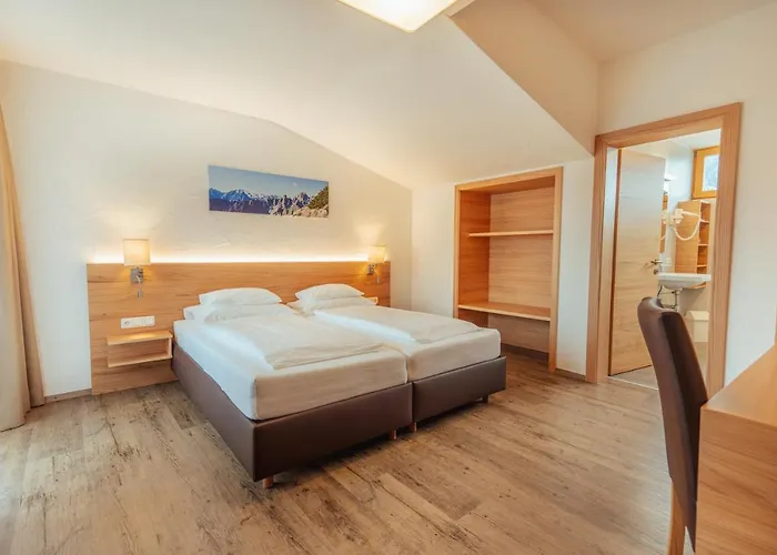 吉赛尔酒店 3* 锡利安